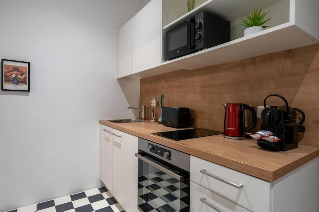 Practical 1Br Flat By Center By Hm Apartment Виена Екстериор снимка
