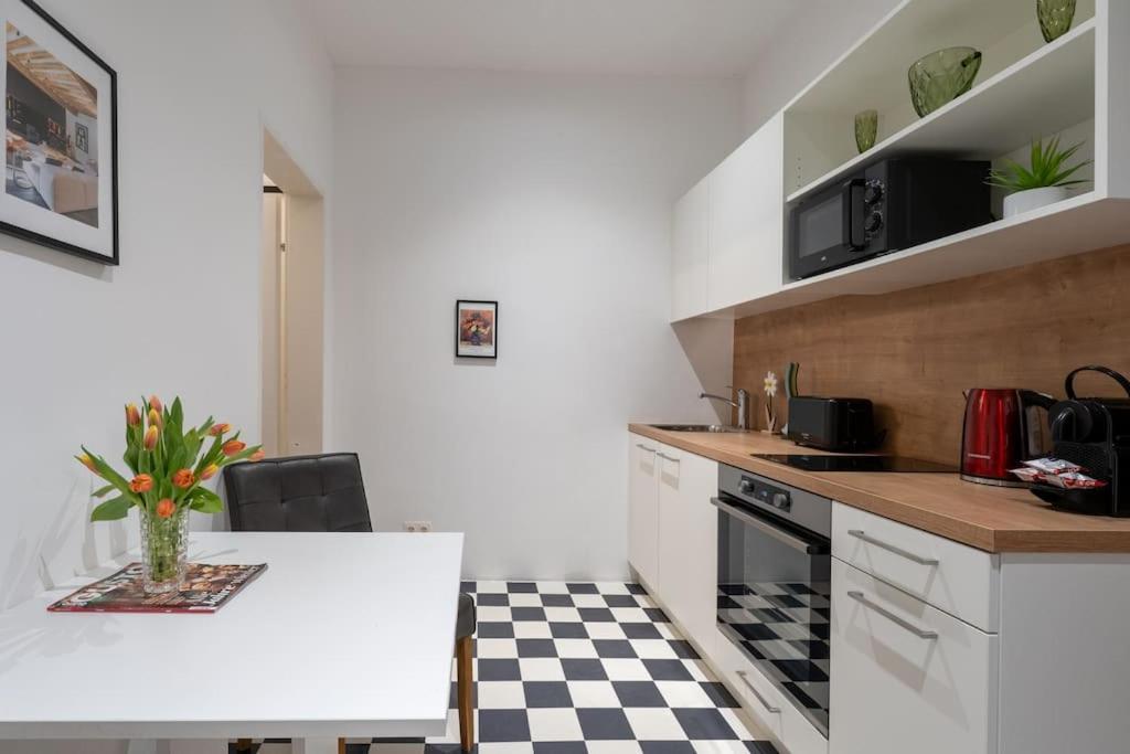 Practical 1Br Flat By Center By Hm Apartment Виена Екстериор снимка